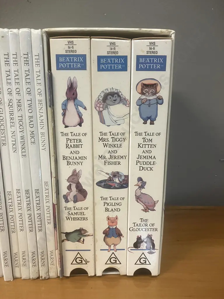 Beatrix Potter The Peter Rabbit Library Hardcover Book Set of 10 (1996) & Peter Rabbit & Friends Box Set VHS 1992 Image 1++