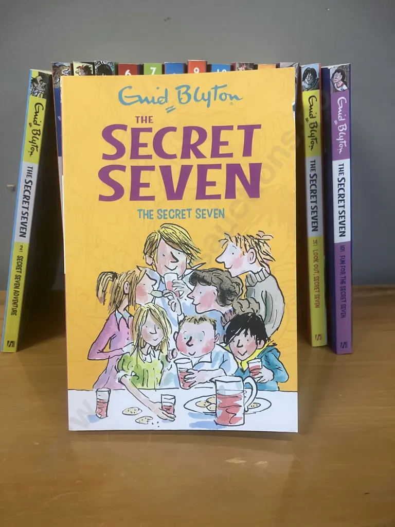 Enid Blytons' The Secret Seven Series (1-15) Image 1++