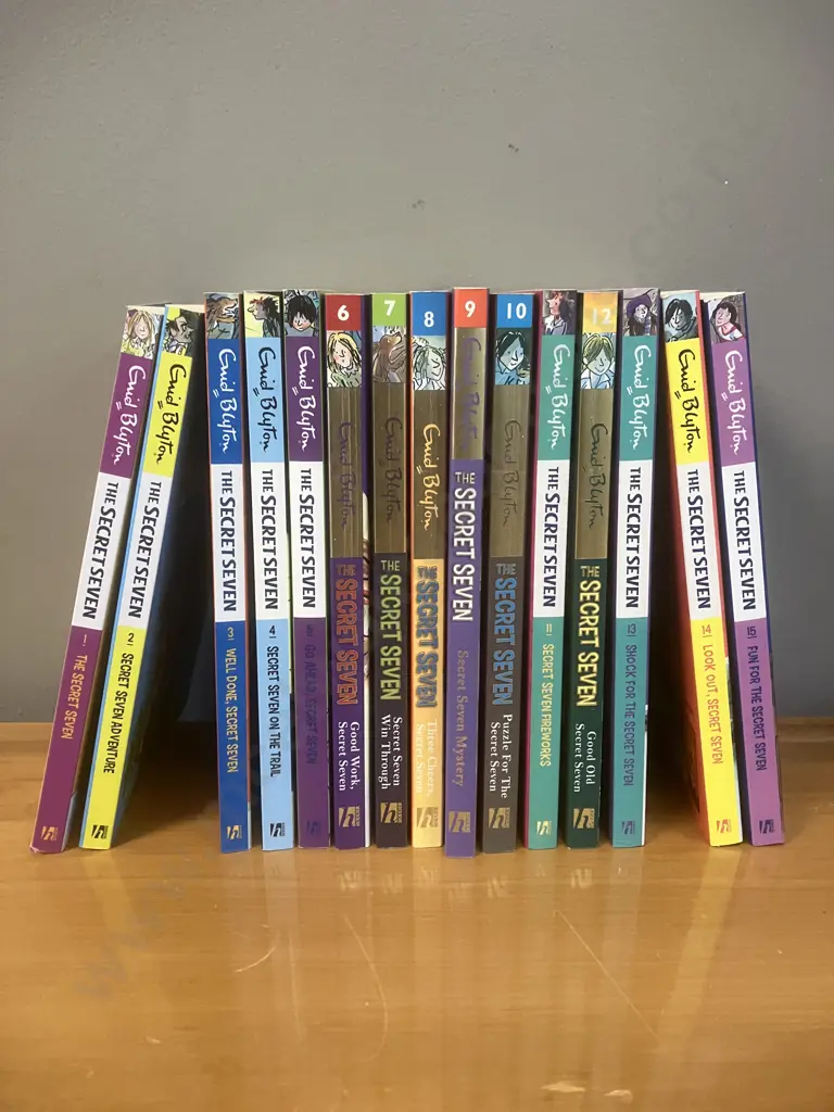 Enid Blytons' The Secret Seven Series (1-15) Image 1++