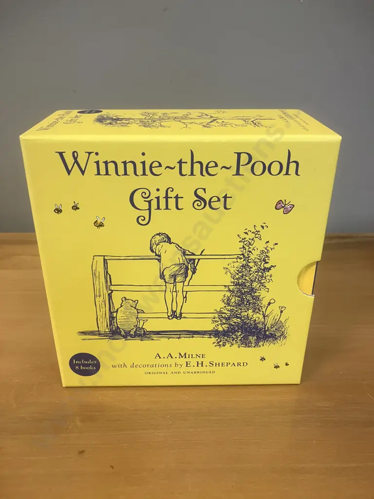 A A Milne Classic Winnie-the-Pooh 8 Book Gift Set Image 1++