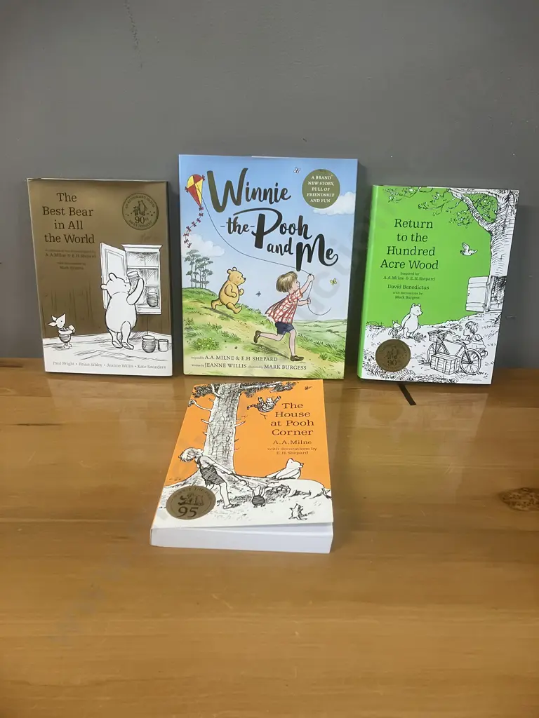 Winnie The Pooh Books x 4 Image 1++