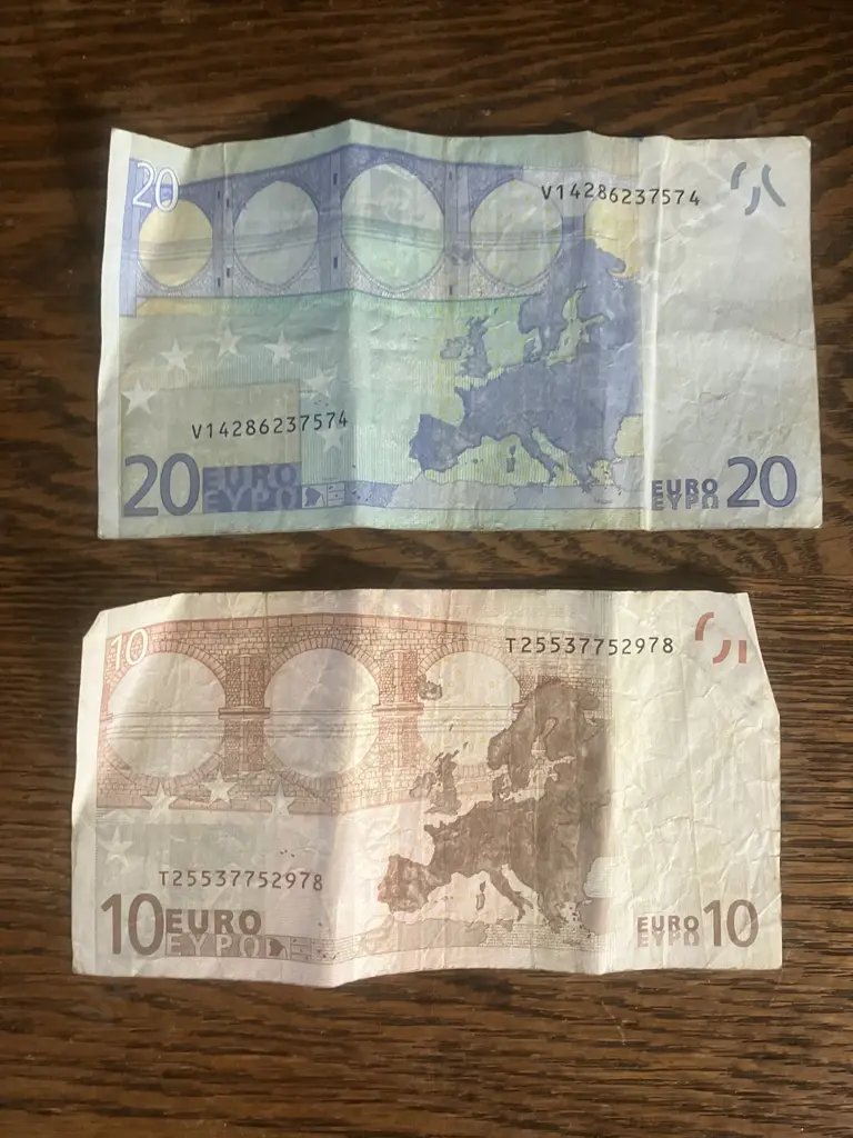 20 Euro & 10 Euro 2002 Circulated Banknotes Image 1++