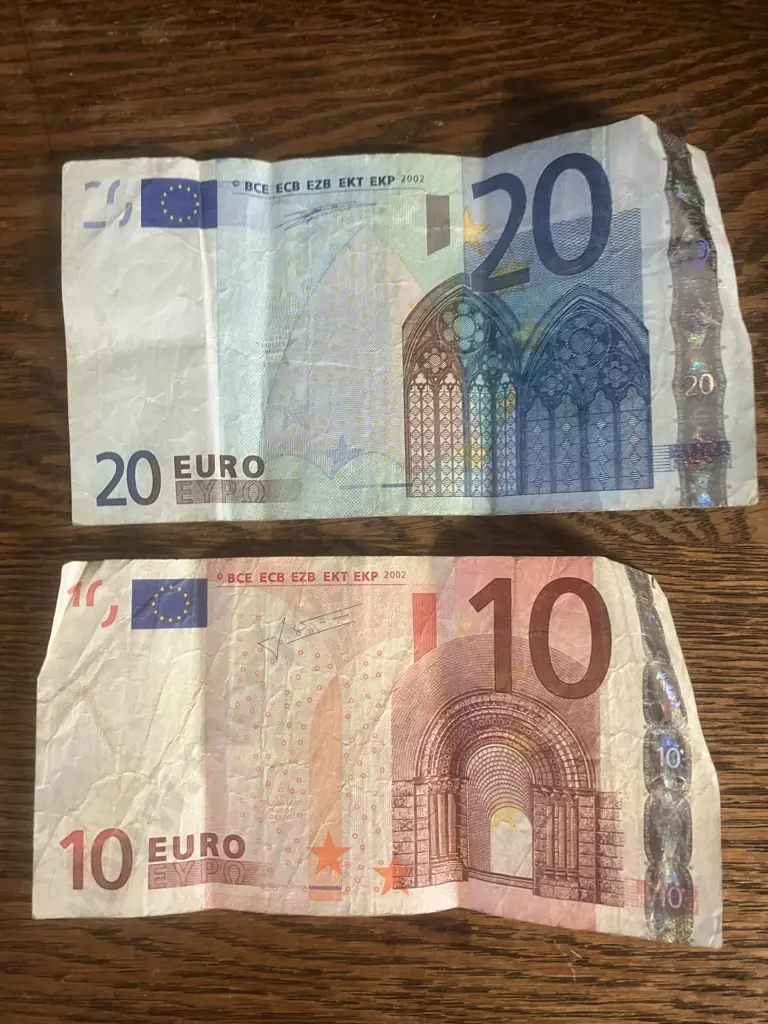 20 Euro & 10 Euro 2002 Circulated Banknotes Image 1++