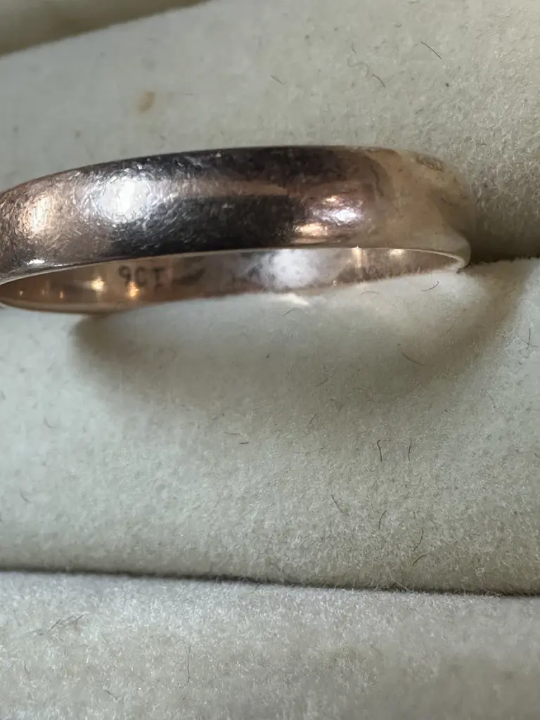 Stamped 9ct Mens Wedding Band Image 1++