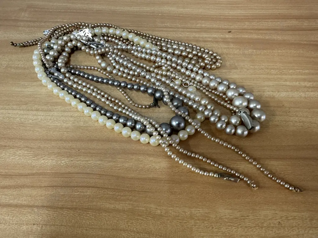 Selection Of Vintage Beaded Necklaces Including Pearl Style Image 1++