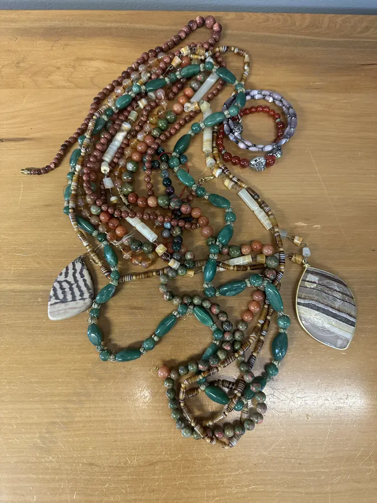 Selection Of Beaded Costume Necklaces Etc Image 1++