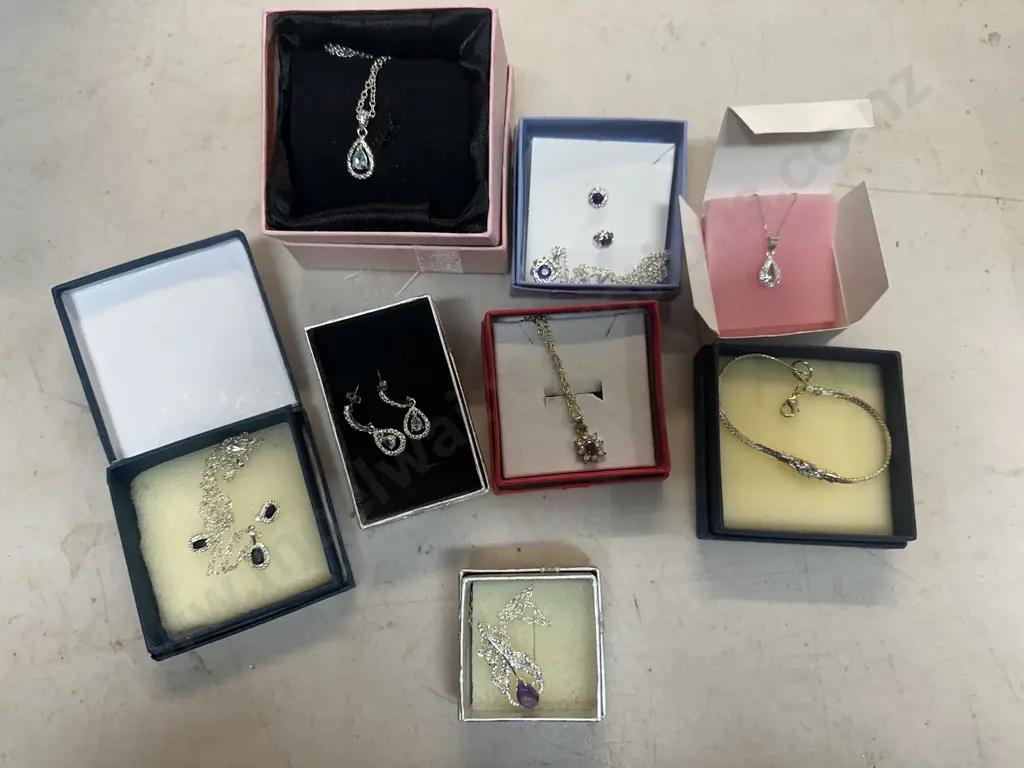 Selection Of Costume Jewellery Including Necklace/Earrings Sets, Bracelet Etc Image 1++