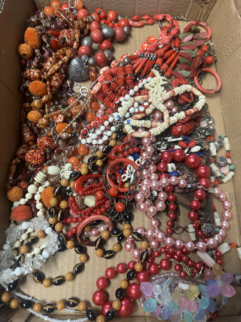 Selection Of Costume Jewellery Including Necklaces Image 1++