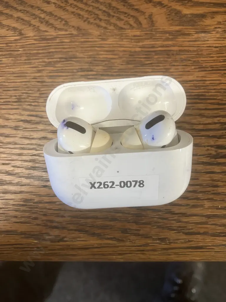 Apple AirPods Pro (1st Gen) with MagSafe Charging Case Image 1++