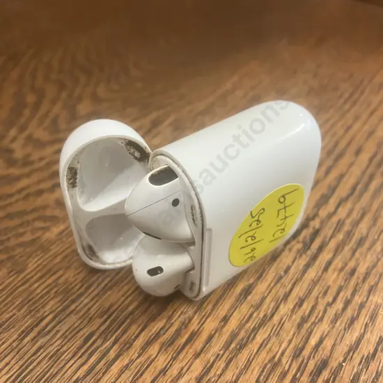 Apple AirPods With Charging Case A1602