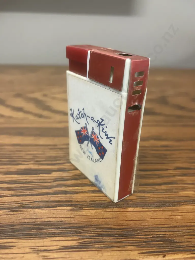 Rare 1970's Menex 'Katch-a-Kiwi New Zealand' Butane Cigarette Lighter - Made In Japan Image 1++