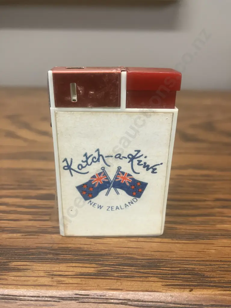 Rare 1970's Menex 'Katch-a-Kiwi New Zealand' Butane Cigarette Lighter - Made In Japan Image 1++