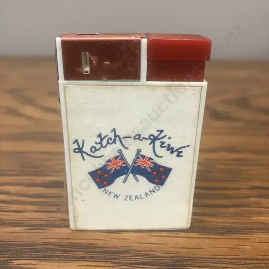Rare 1970's Menex 'Katch-a-Kiwi New Zealand' Butane Cigarette Lighter - Made In Japan