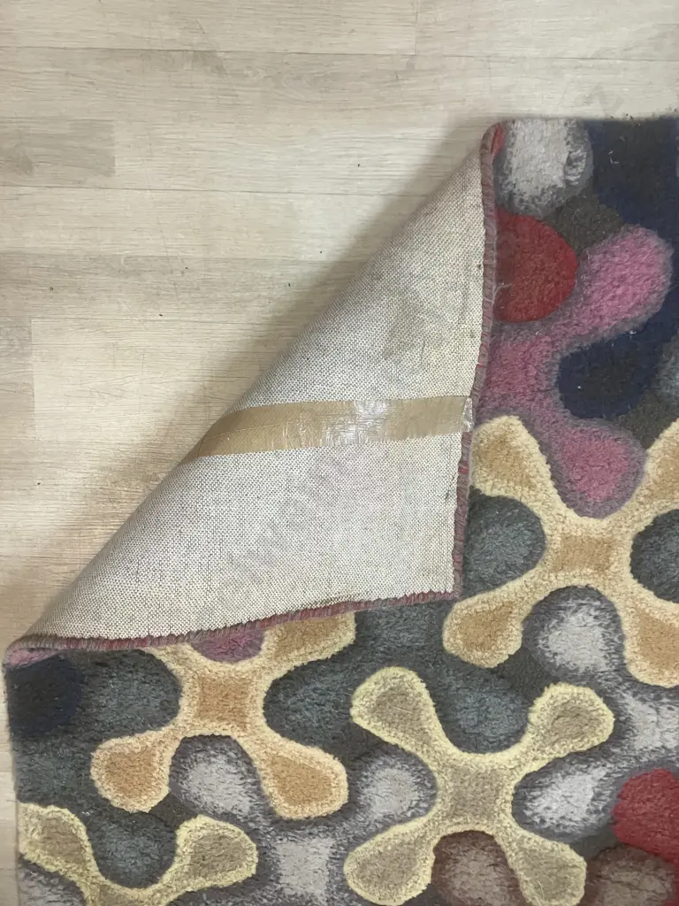 Woollen Floor Rug With Retro Pattern. 162 x 230cm Image 1++
