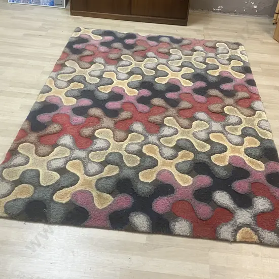 Woollen Floor Rug With Retro Pattern. 162 x 230cm