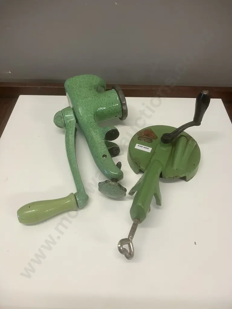 Vintage HARPER 1000 Green Enamel Food Mincer England & De Ve Holland Double  Bean Cutter Image 1++