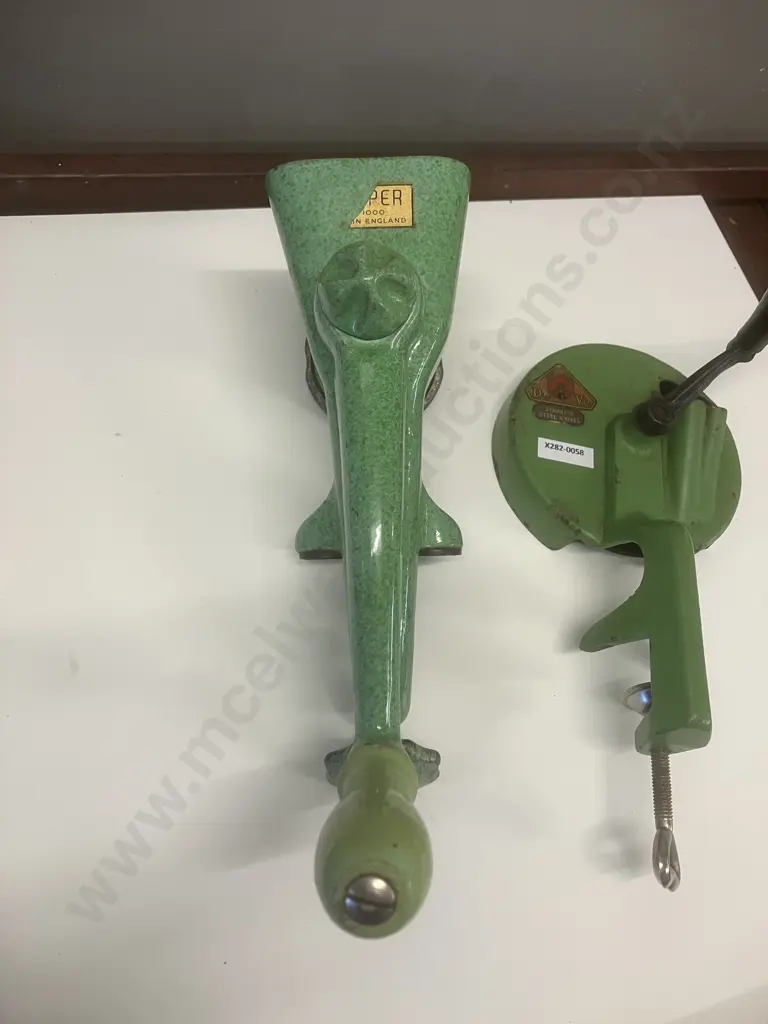 Vintage HARPER 1000 Green Enamel Food Mincer England & De Ve Holland Double  Bean Cutter Image 1++