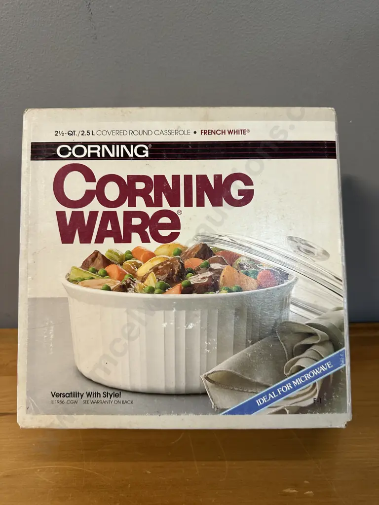 Vintage Corning Ware Lidded Round Casserole Dish Image 1++