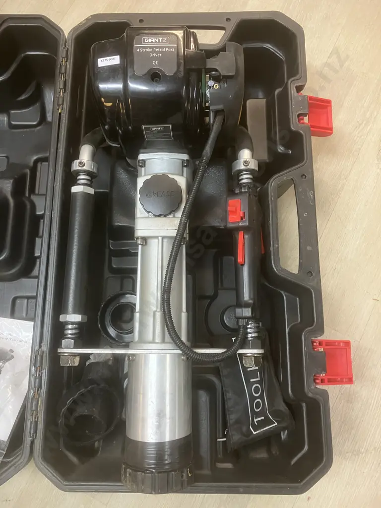 Giantz 4 Stroke Petrol Post Driver / Gasoline Pile Driver In Moulded Case With Manual Image 1++
