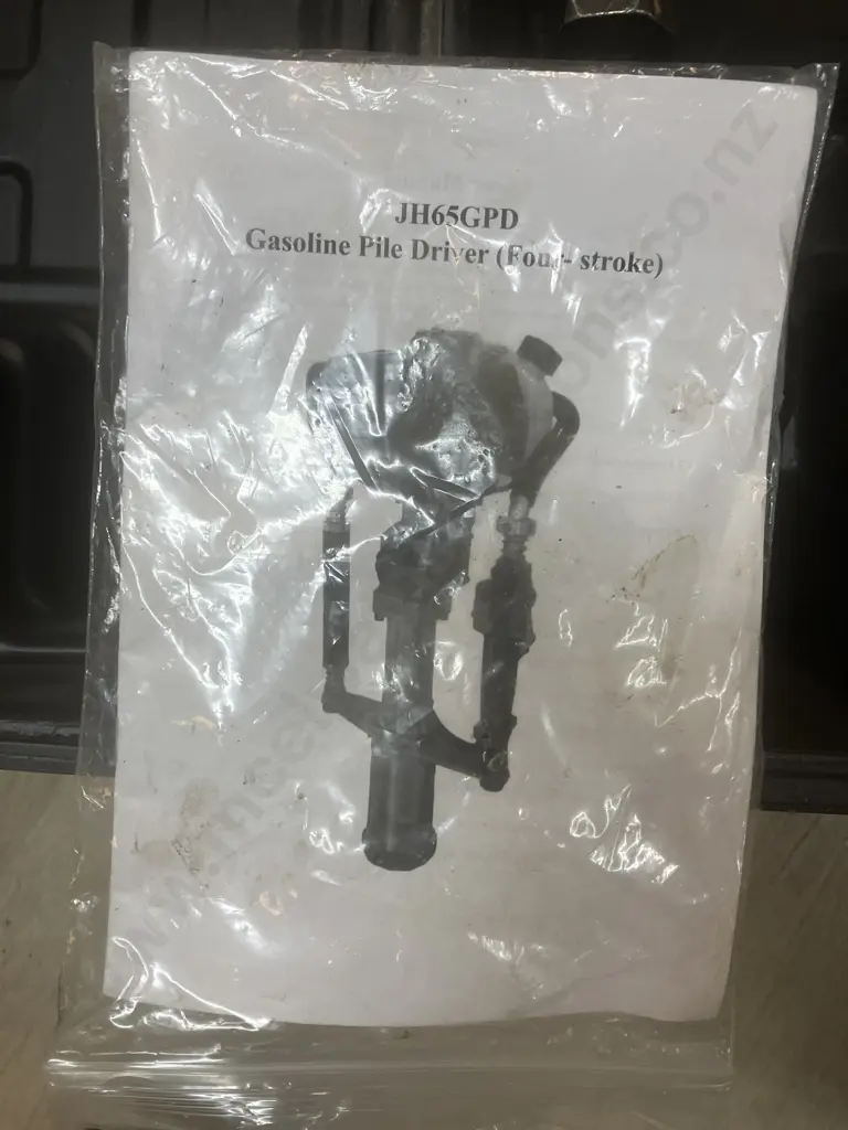 Giantz 4 Stroke Petrol Post Driver / Gasoline Pile Driver In Moulded Case With Manual Image 1++