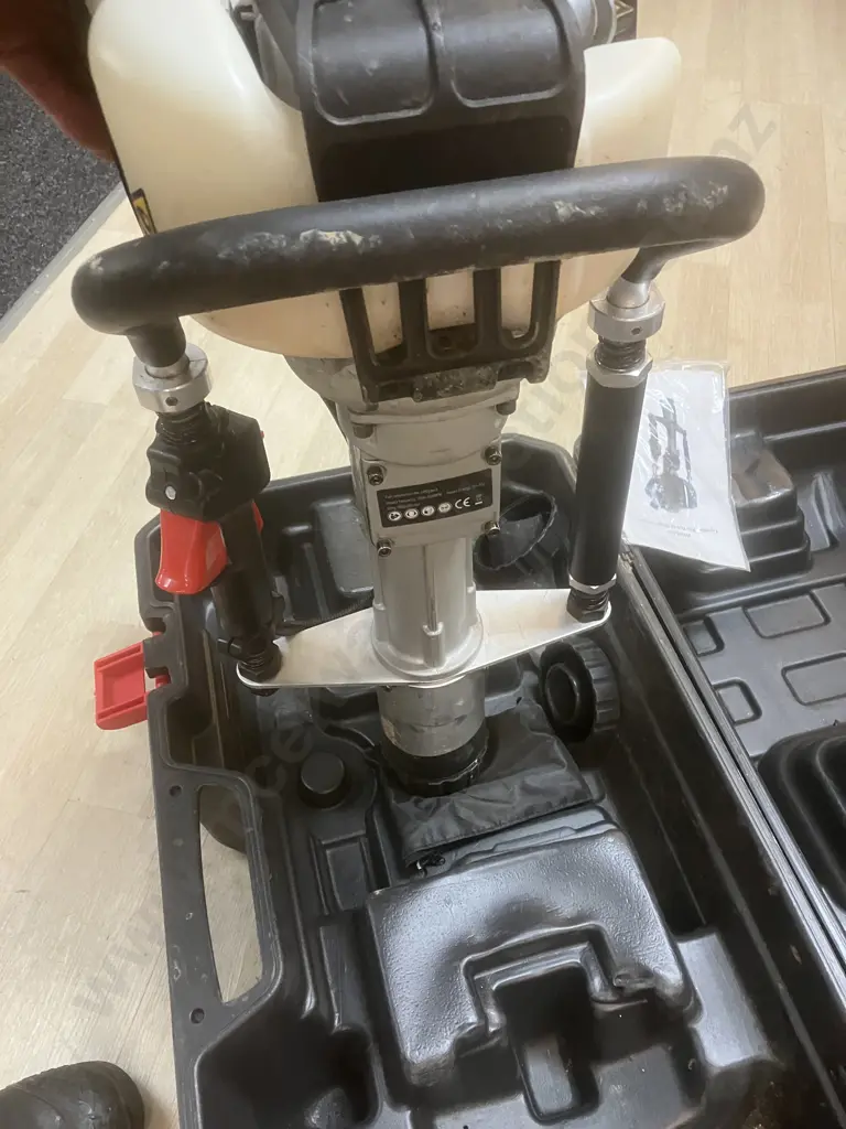 Giantz 4 Stroke Petrol Post Driver / Gasoline Pile Driver In Moulded Case With Manual Image 1++