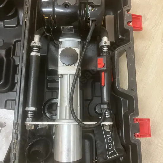 Giantz 4 Stroke Petrol Post Driver / Gasoline Pile Driver In Moulded Case With Manual