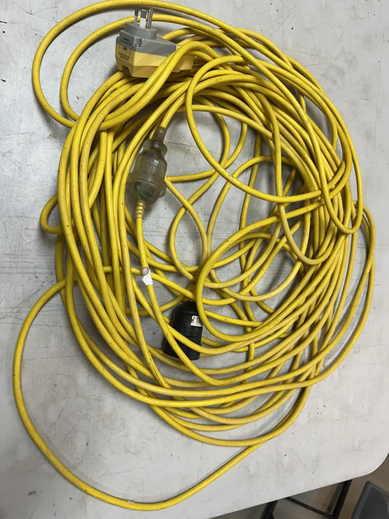 HPM D5101 Electry Safe & Two Yellow Extension Leads Image 1++