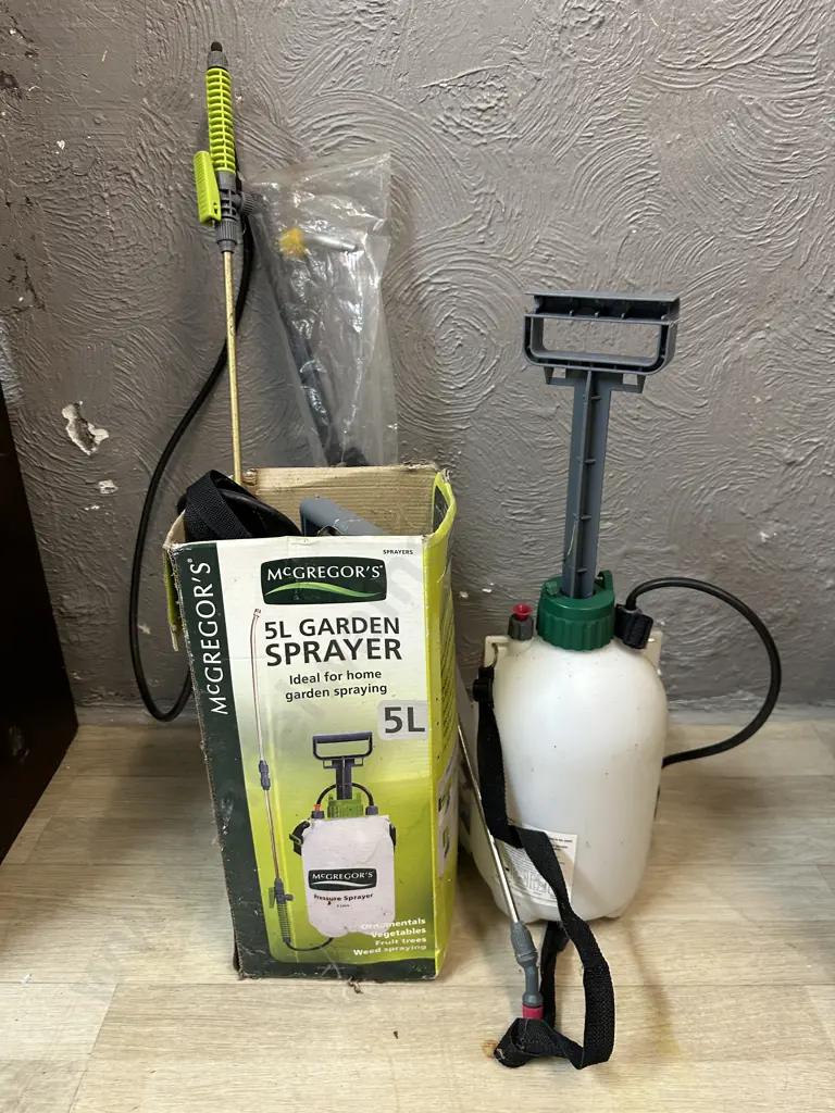 Pair Of Pressure Sprayers With Hose Gutter Clean Attachment Image 1++