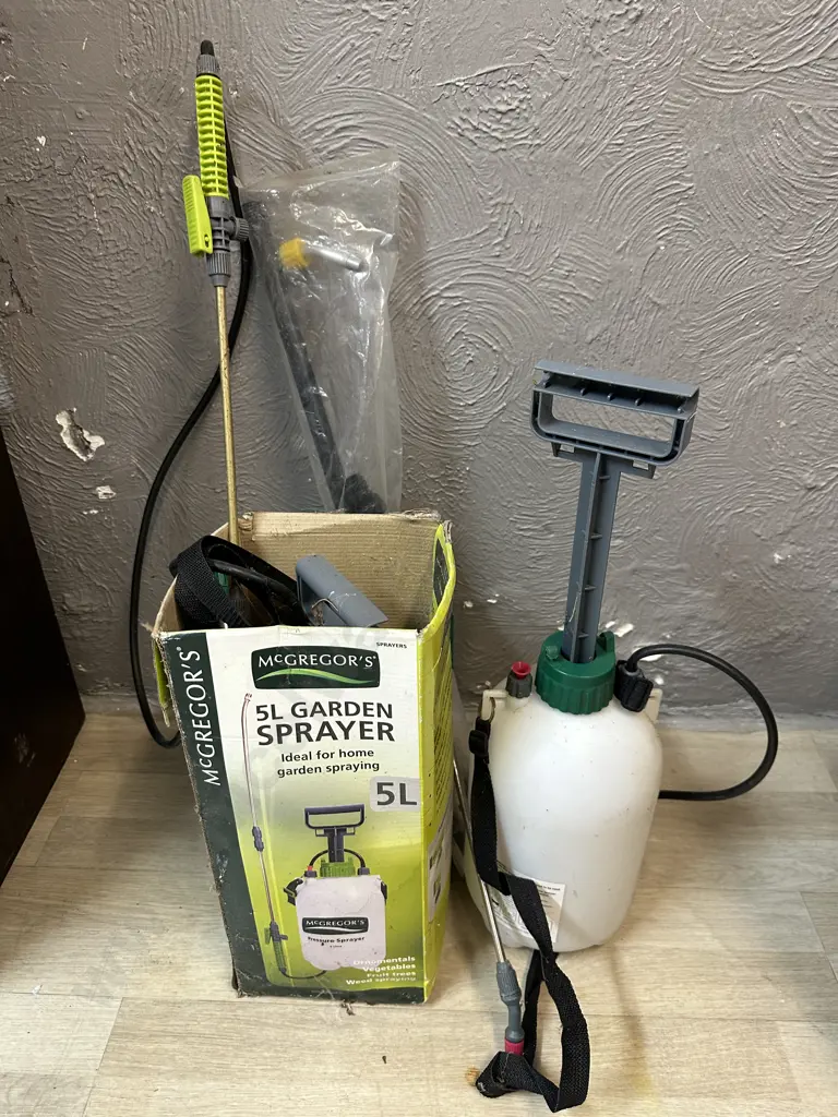 Pair Of Pressure Sprayers With Hose Gutter Clean Attachment Image 1++