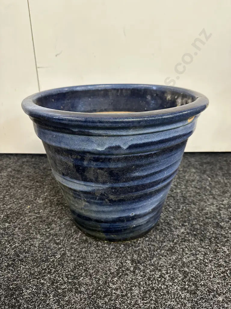 Outdoor Two Toned Blue Ribbed Pot H31cm. Image 1++