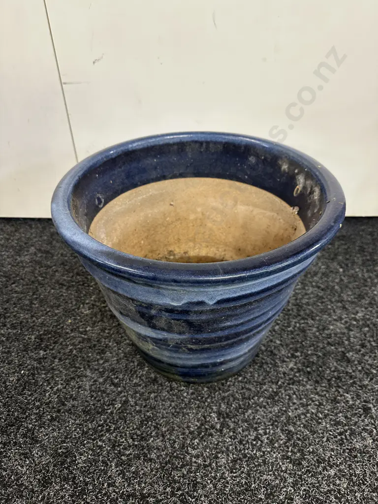 Outdoor Two Toned Blue Ribbed Pot H31cm. Image 1++