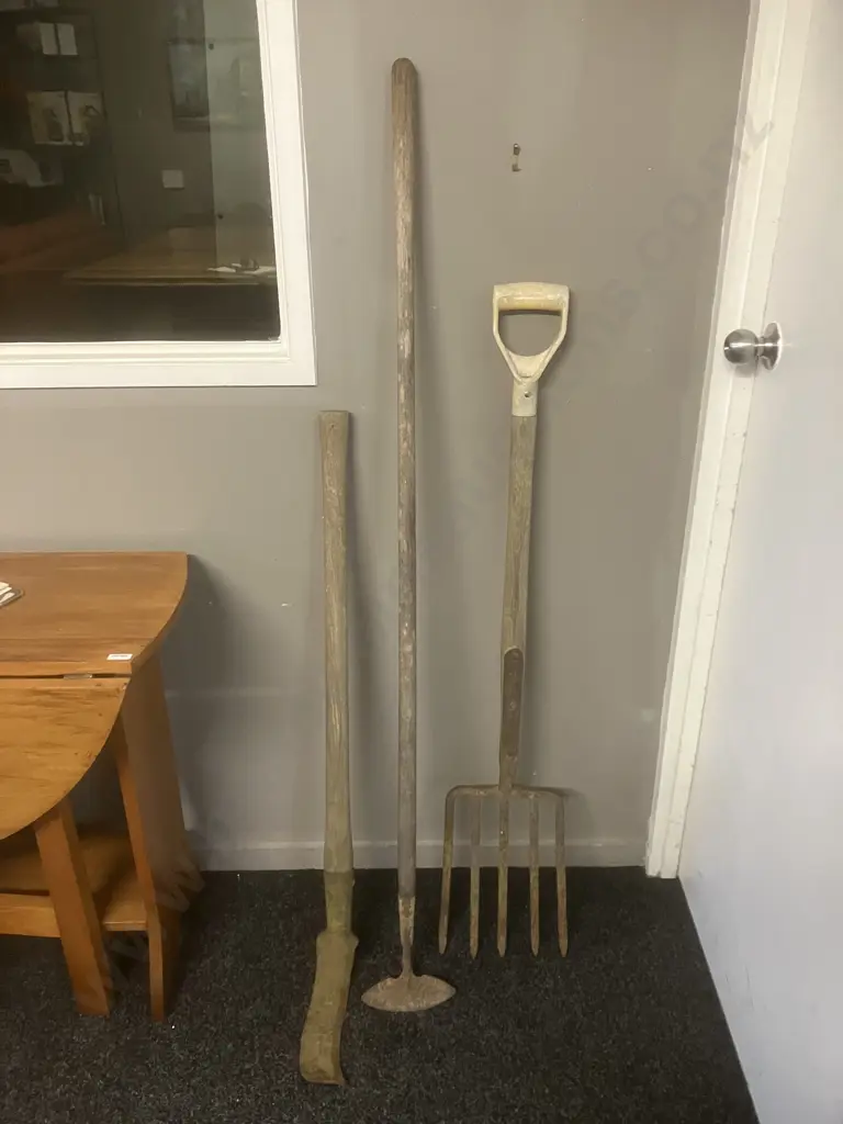 Vintage Garden Tools Image 1++