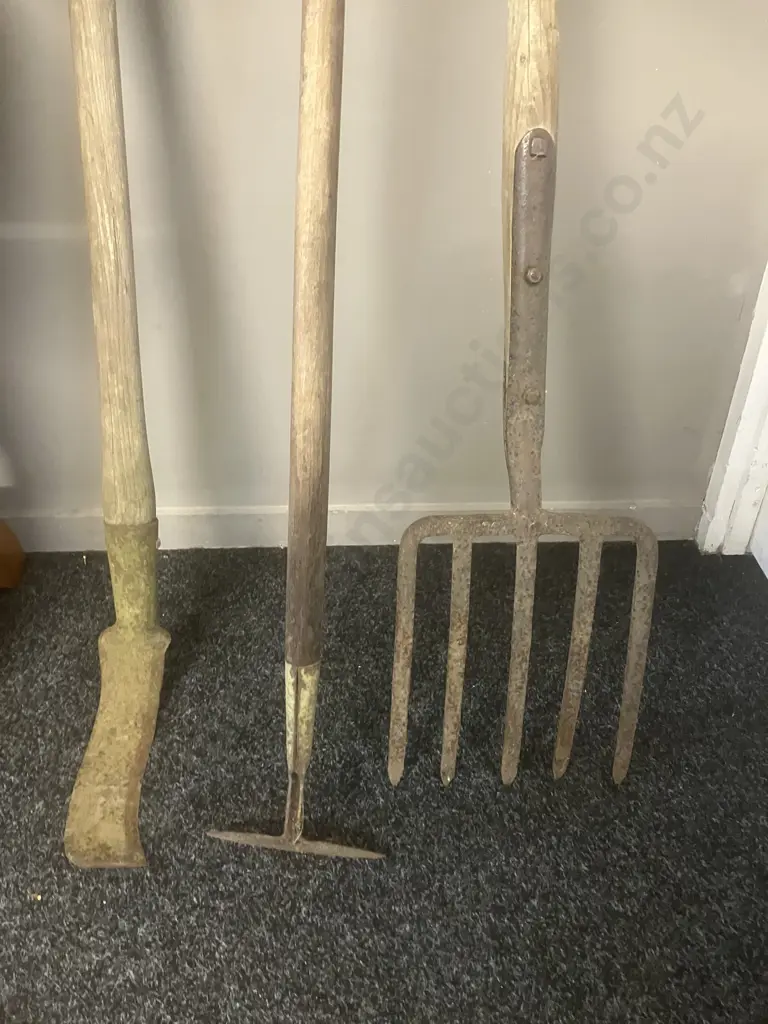 Vintage Garden Tools Image 1++