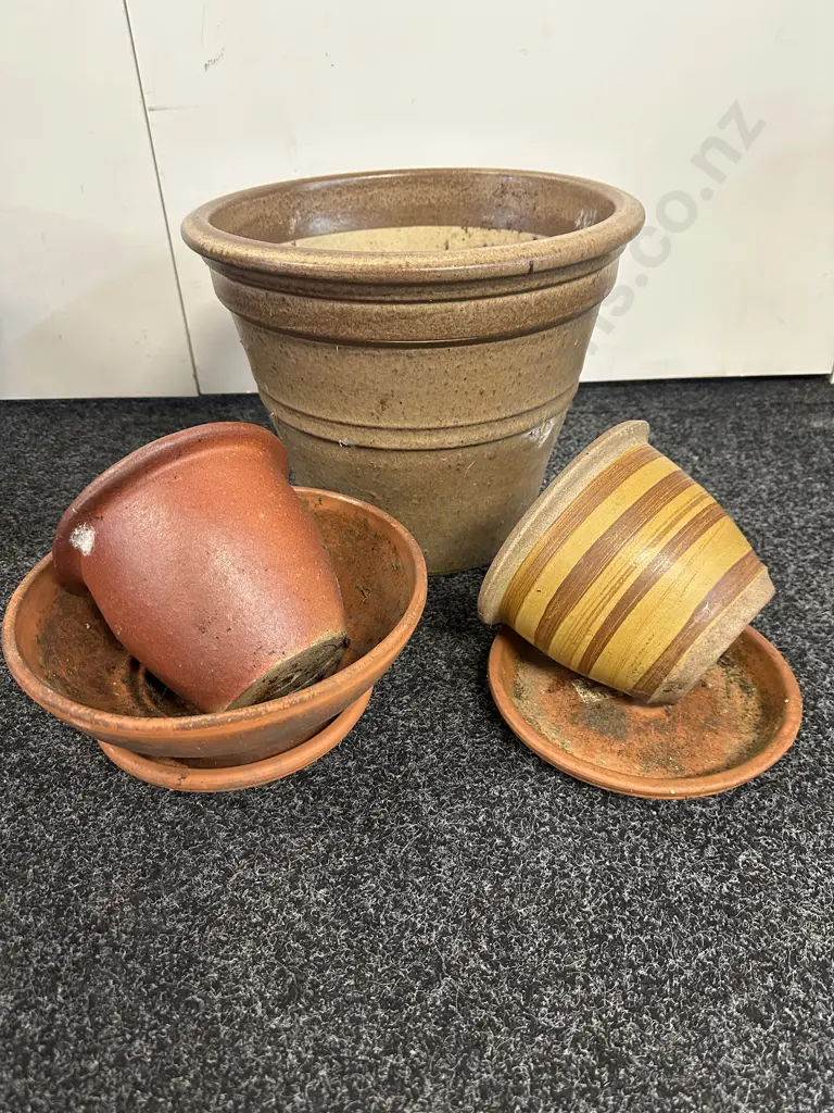 Selection Of Outdoor Pots & Saucers Image 1++