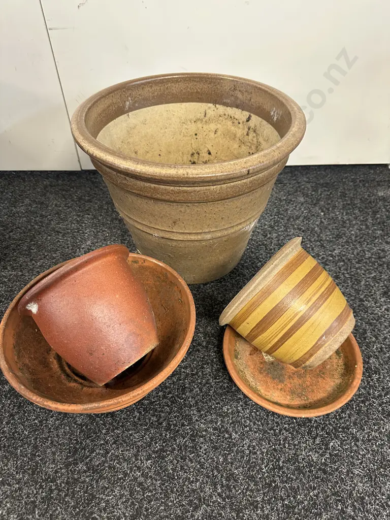 Selection Of Outdoor Pots & Saucers Image 1++