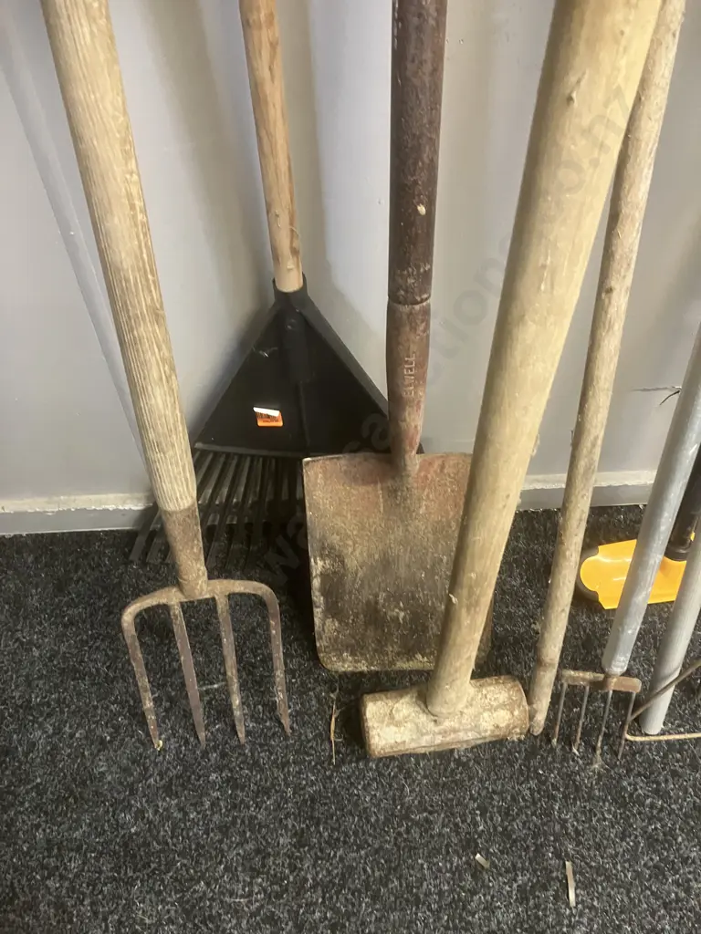 Garden Tools, Broom Etc Image 1++