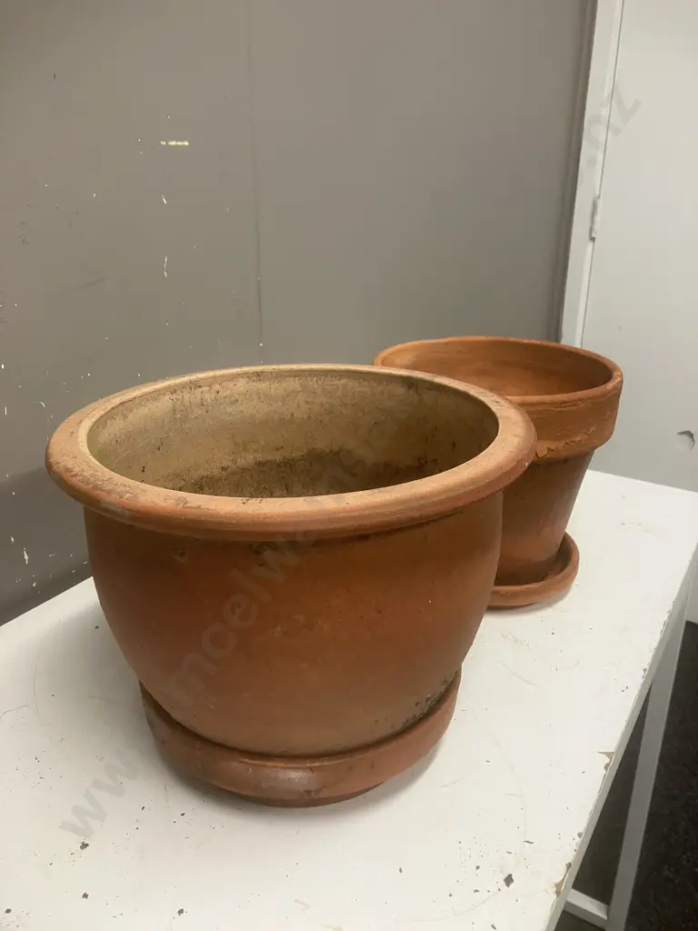 Pair of Terracotta Garden Pots Image 1++