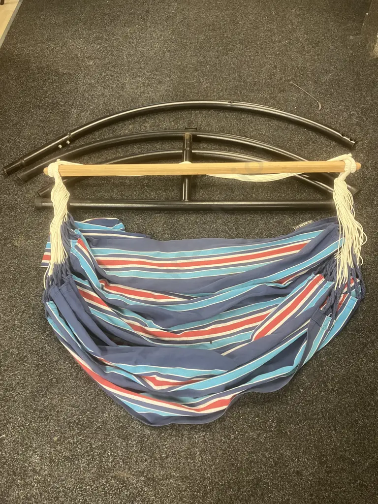 La Siesta Chair Hammock & Stand (Frame Needs Bolts & Swivel Etc) Image 1++