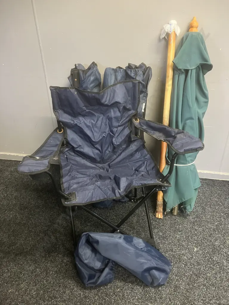 Patio Brolly & Set of 4 Folding Camp Chairs Image 1++