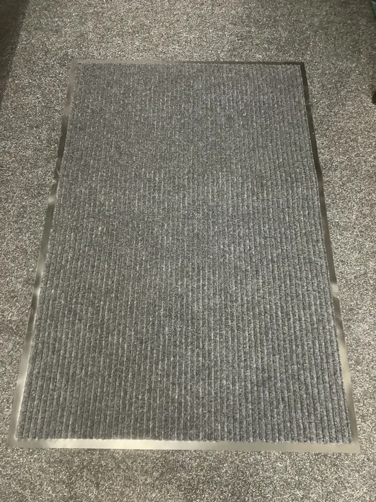 Lot of Four New Door Mats, Floor Non-Slip 80 x 120cm Grey Image 1++