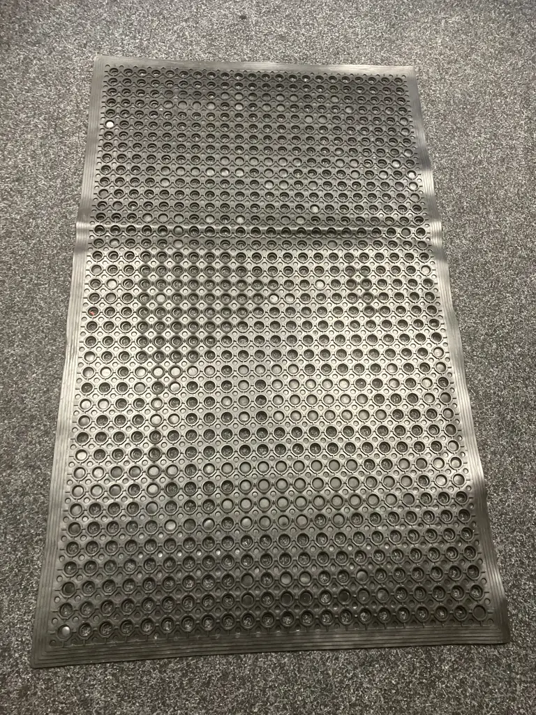 Pair of New Non-Slip Commercial Rubber Floor Mats 90 x 150cm Image 1++