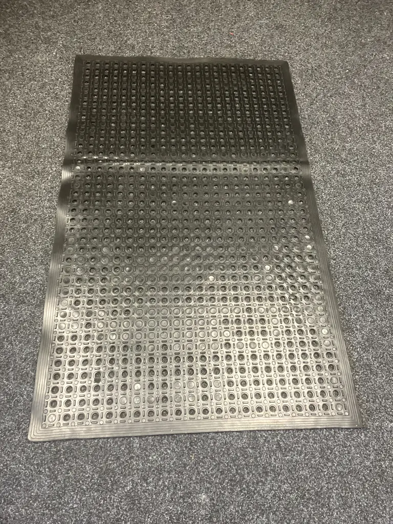 Pair of New Non-Slip Commercial Rubber Floor Mats 90 x 150cm Image 1++