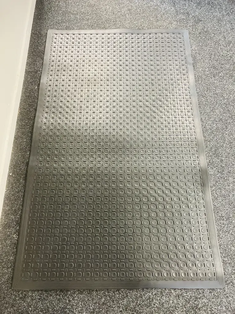 Lot of Three New Rubber Floor Mats (No Hole) 90 x 150cm Image 1++