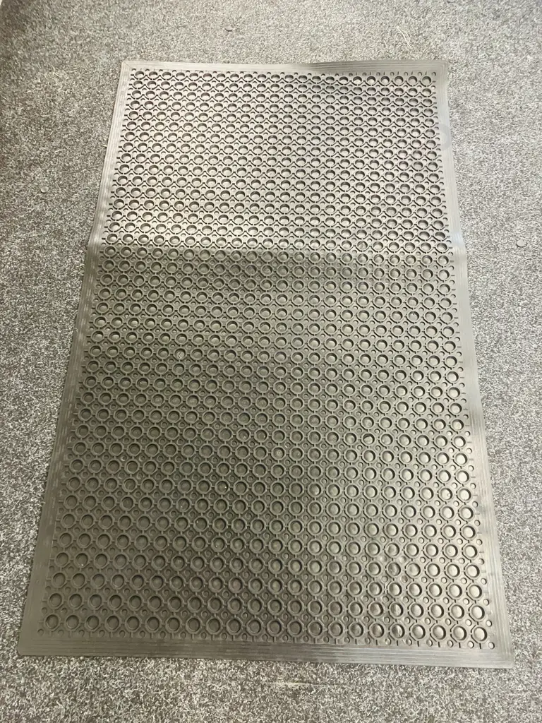 Lot of Three New Rubber Floor Mats (No Hole) 90 x 150cm Image 1++