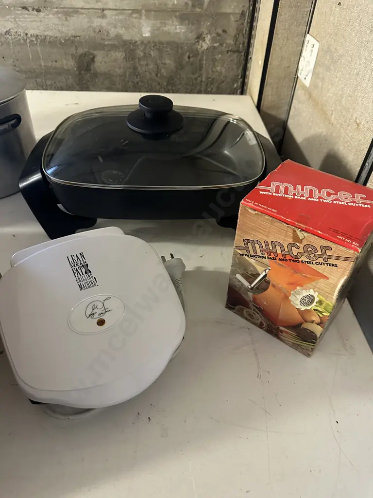 Breville Electric Frypan, GF Grill, Hand Mincer Image 1++