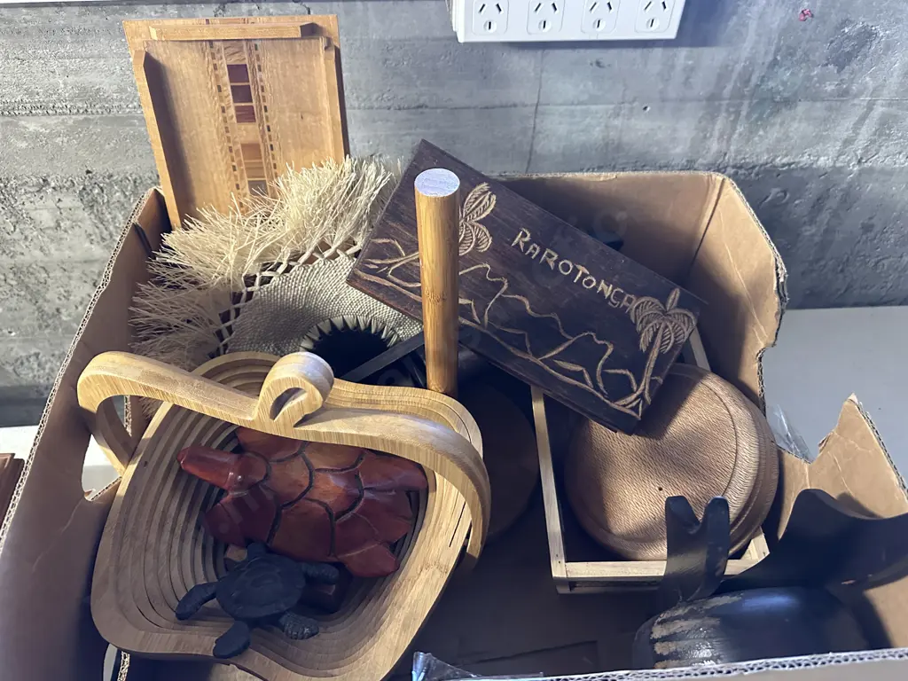 Box Lot Wooden Ware Image 1++