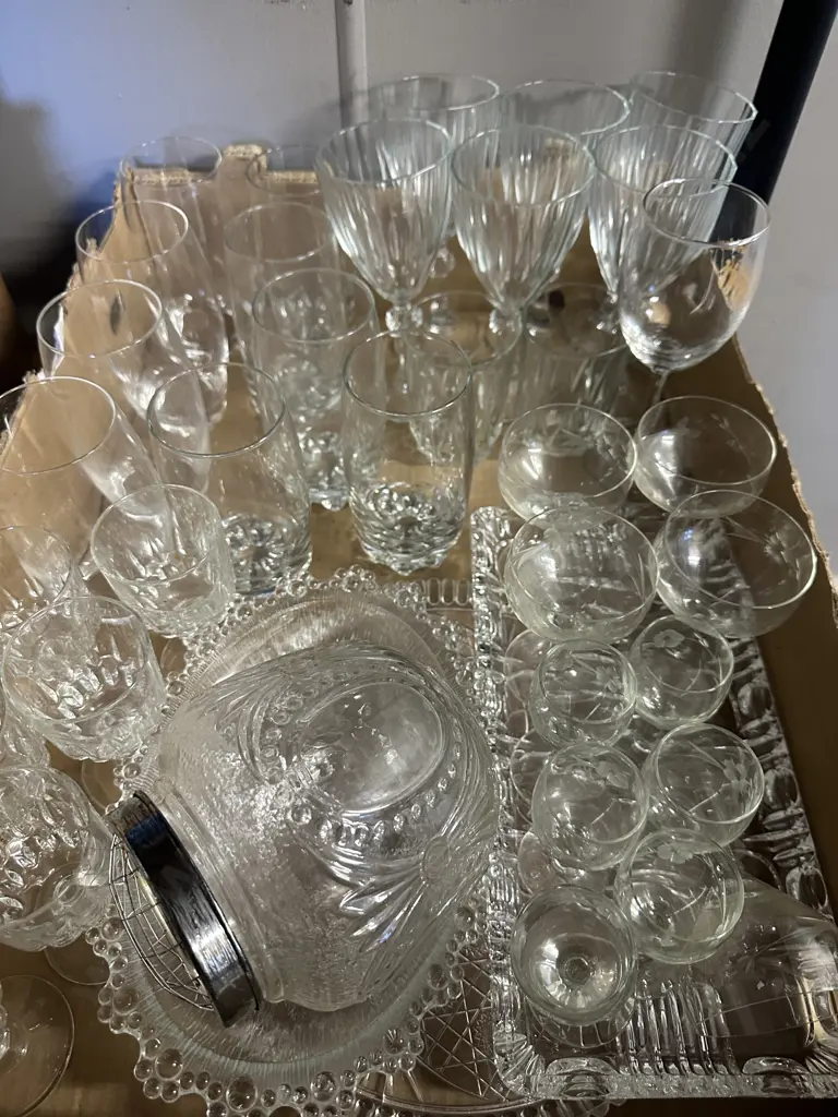 Box Lot Assorted Glassware & Crystal Image 1++