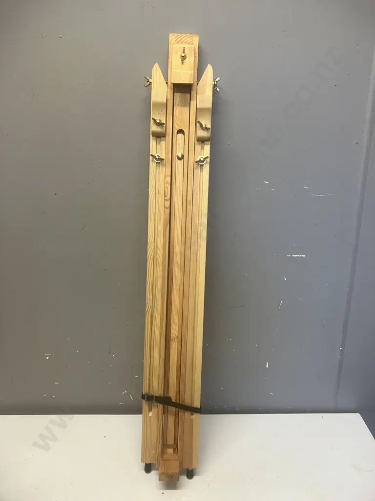 Large Wooden Easel Image 1++