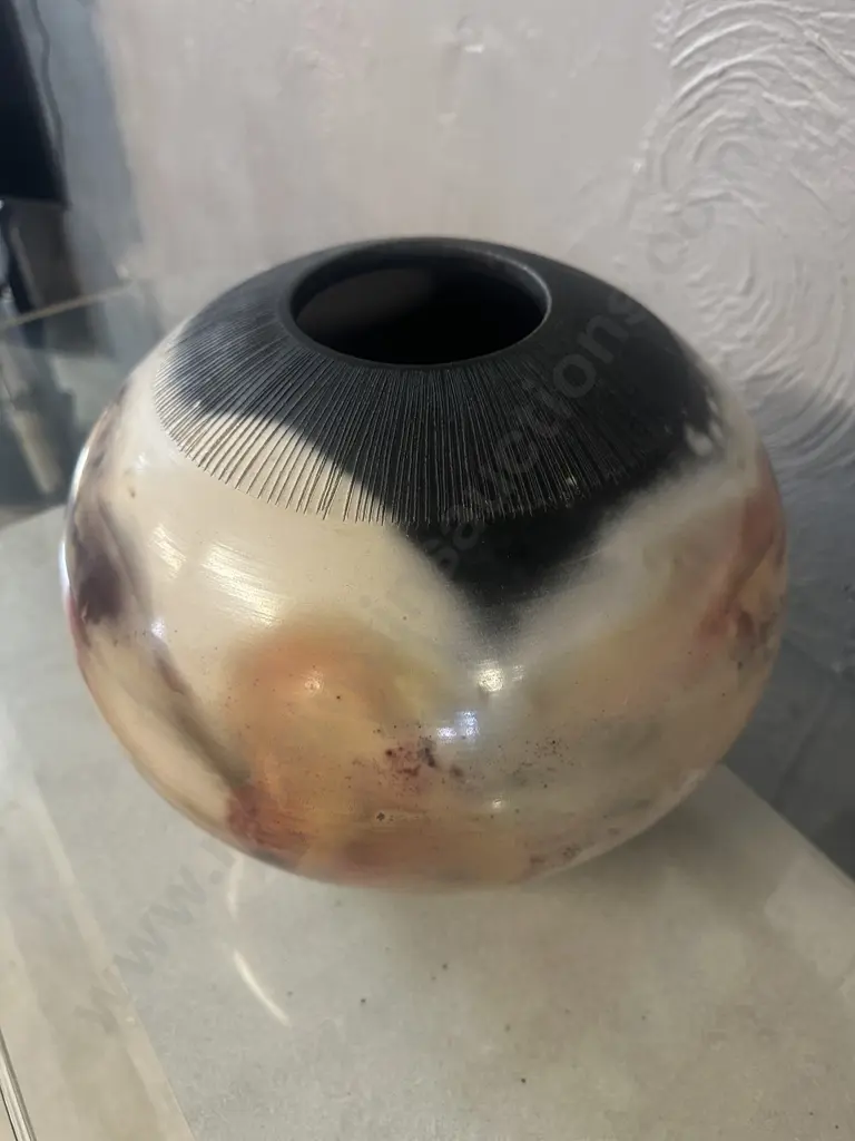John & Shirley Killick Exclusive Pit Fired Pot. 25 x 32cm Image 1++