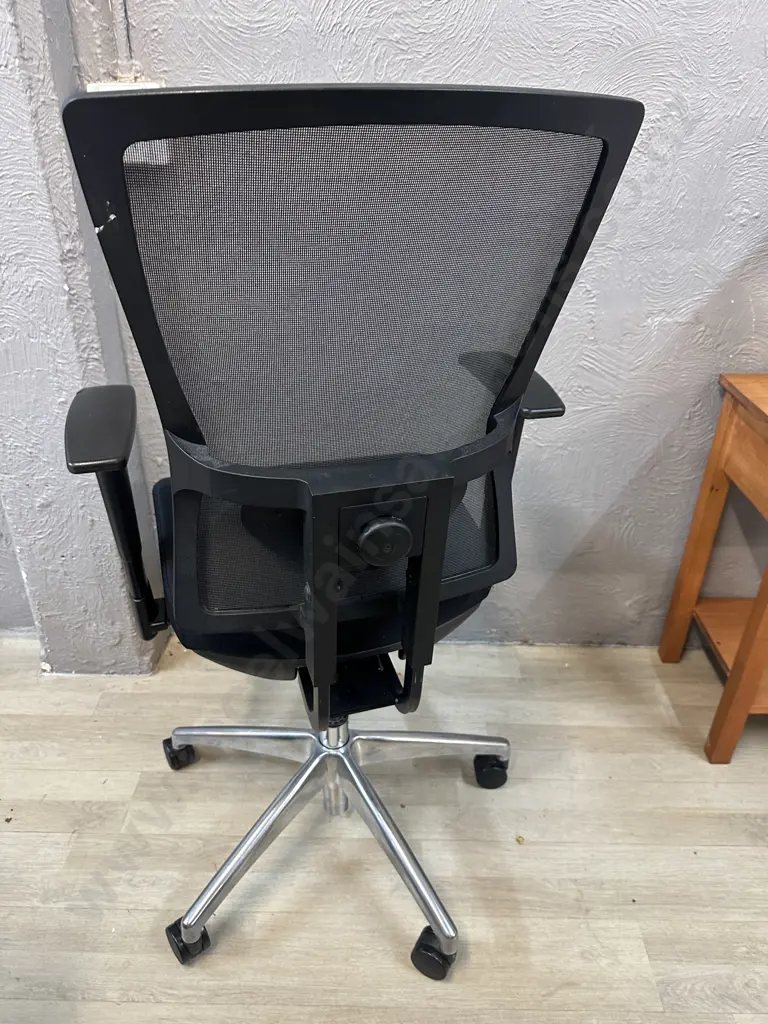 Mesh Back Task Chair With Adjustable Arms Image 1++
